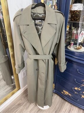 London Fog Olive Trench Coat with Paisley Lining Vintage 1970’s